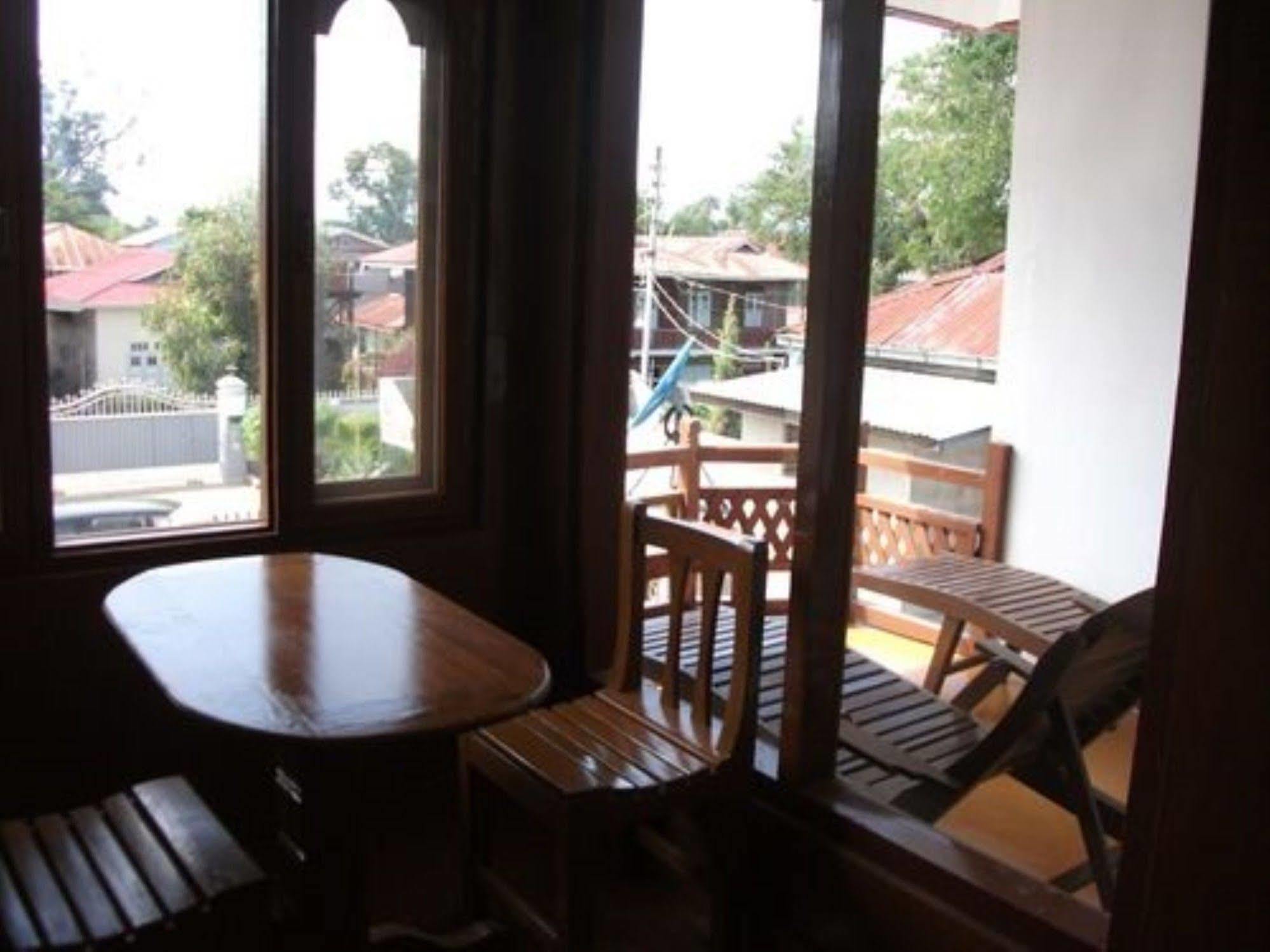 Mingalar Inn Inle Lake Bagian luar foto